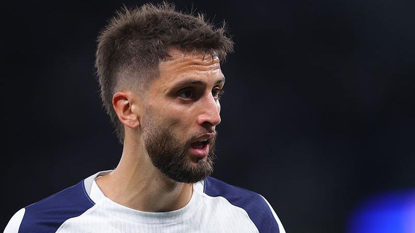 تمدید قرارداد بنتانکور با تاتنهام